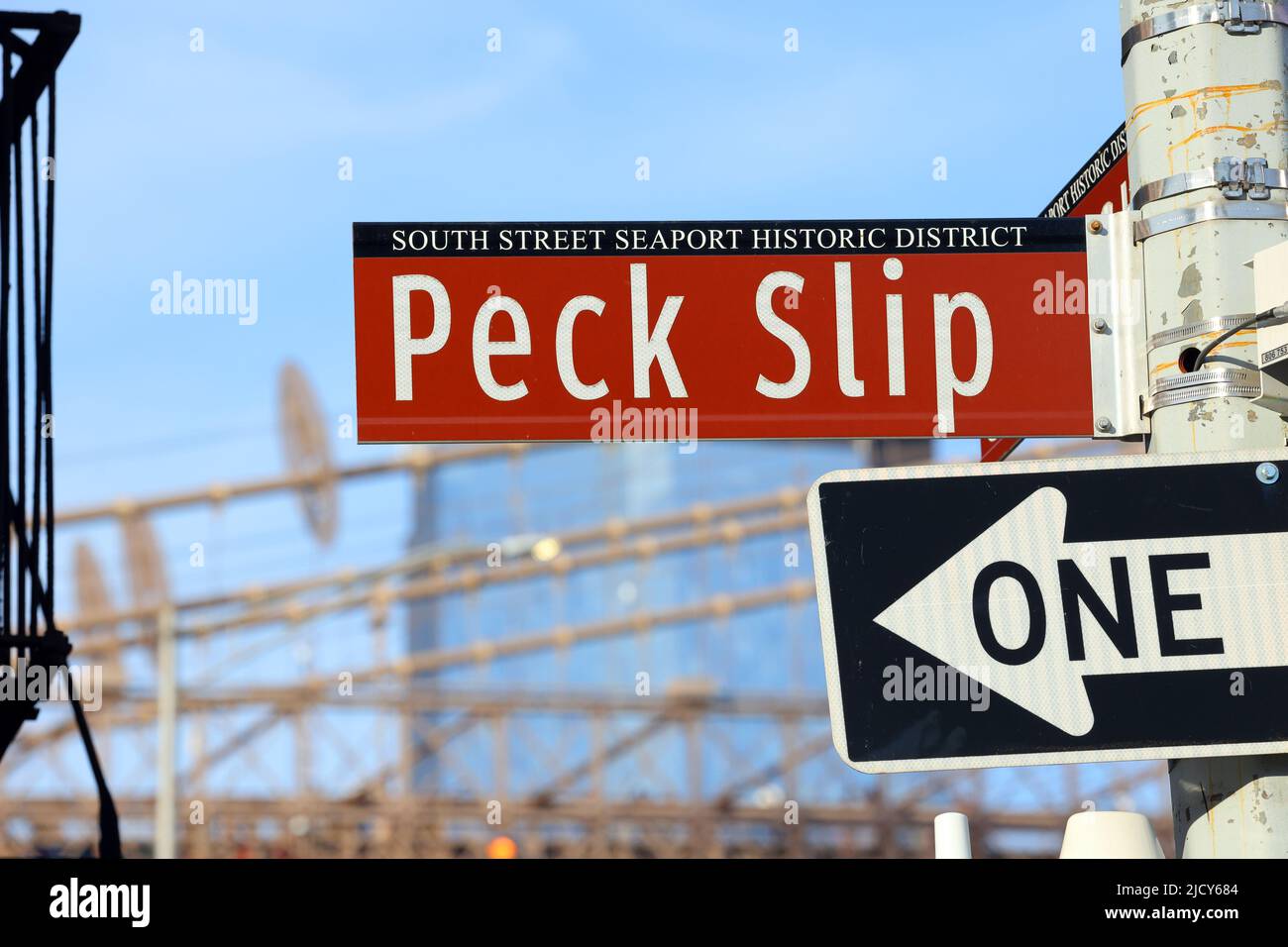 Cartel de la calle Peck Slip en el distrito histórico de South Street Seaport, Manhattan, Nueva York. Foto de stock