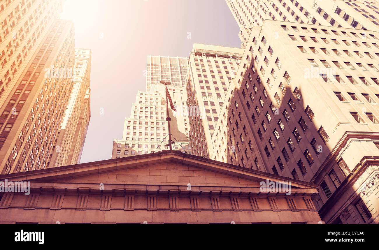 Arquitectura de la ciudad de Nueva York, tonos de color retro aplicados, EE.UU. Foto de stock