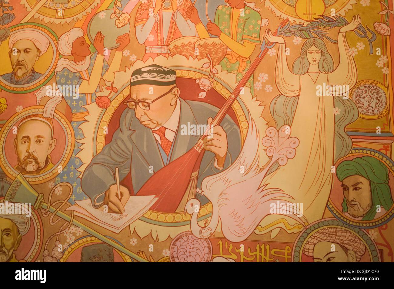 Una pintura elaborada y colorida, mostrando al músico en la composición. En el músico tradicional Yunus Radzhabi, casa museo Yunus Rajabiy en Tashkent Foto de stock