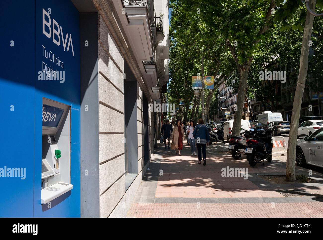 Madrid, España. 25th de mayo de 2022. Un cajero automático en el banco español Banco Bilbao Vizcaya Argentaria SA (BBVA). (Imagen de crédito: © Xavi Lopez/SOPA Images via ZUMA Press Wire) Foto de stock