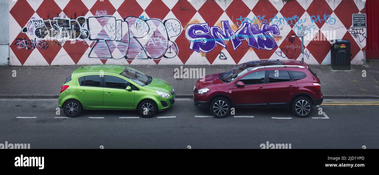 Graffiti y arte callejero en Cardiff, Gales, Reino Unido Foto de stock