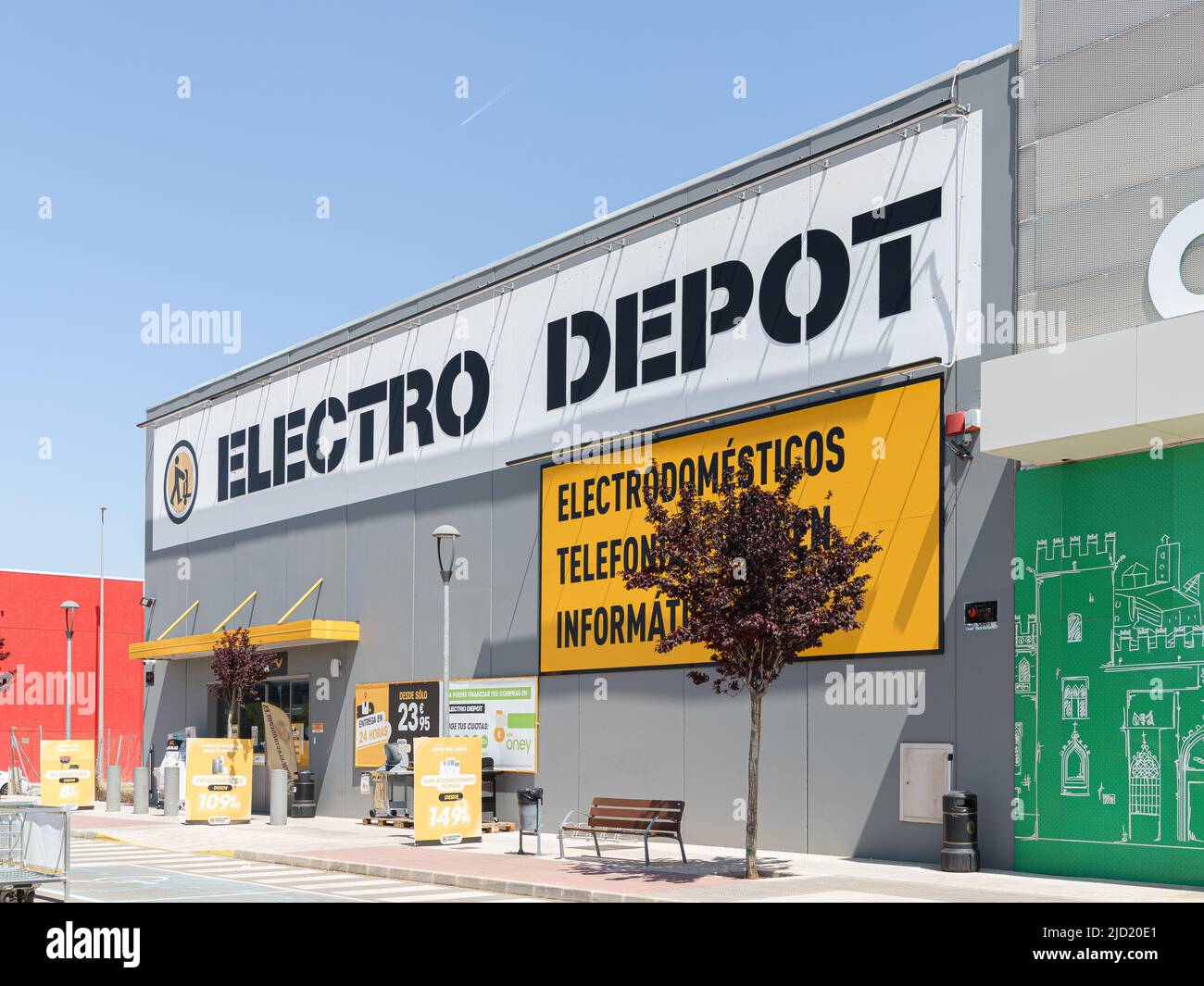 Electronic appliances sale in shop fotografías e imágenes de alta  resolución - Alamy