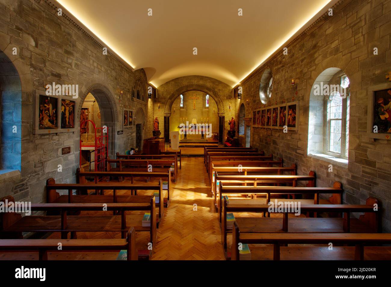 Dentro de la Iglesia Católica de San Cuthbert Mayne en Launceston, Cornwall, Reino Unido Foto de stock
