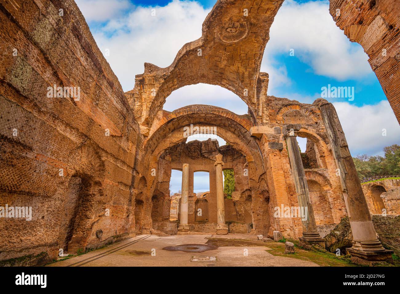 Tivoli, Italia en con ruinas arqueológicas de Villa Adriana. Foto de stock
