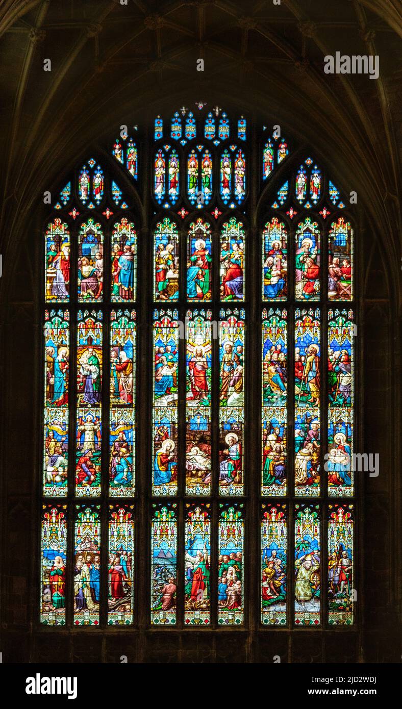 West Window (vidrieras medievales) de la Catedral de Gloucester, Gloucester, Cotswolds, Gloucestershire, Inglaterra, Reino Unido. Foto de stock