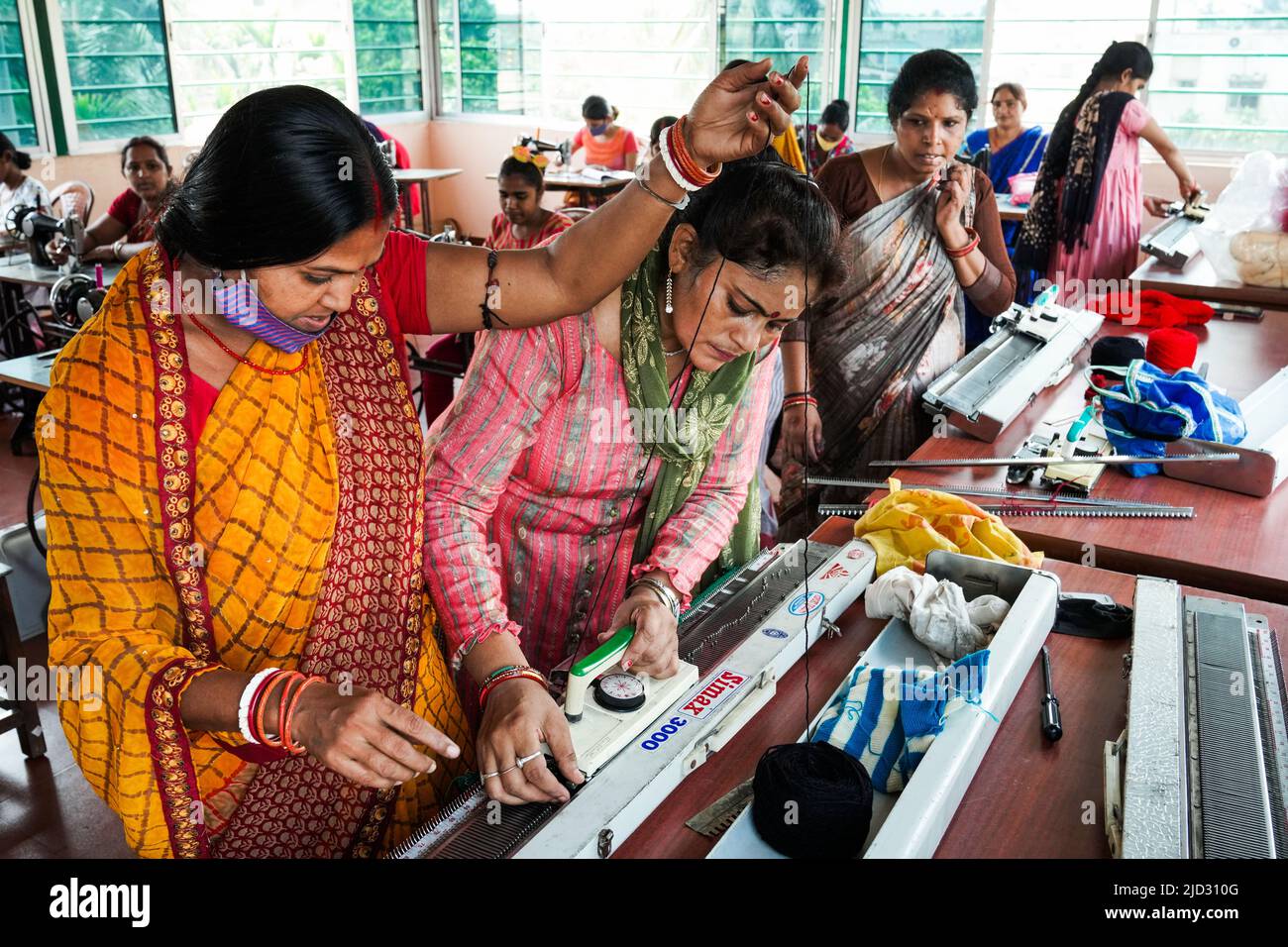 Frauen des Nähkurses im Asha Deep Trust en Kolkata, Indien Foto de stock