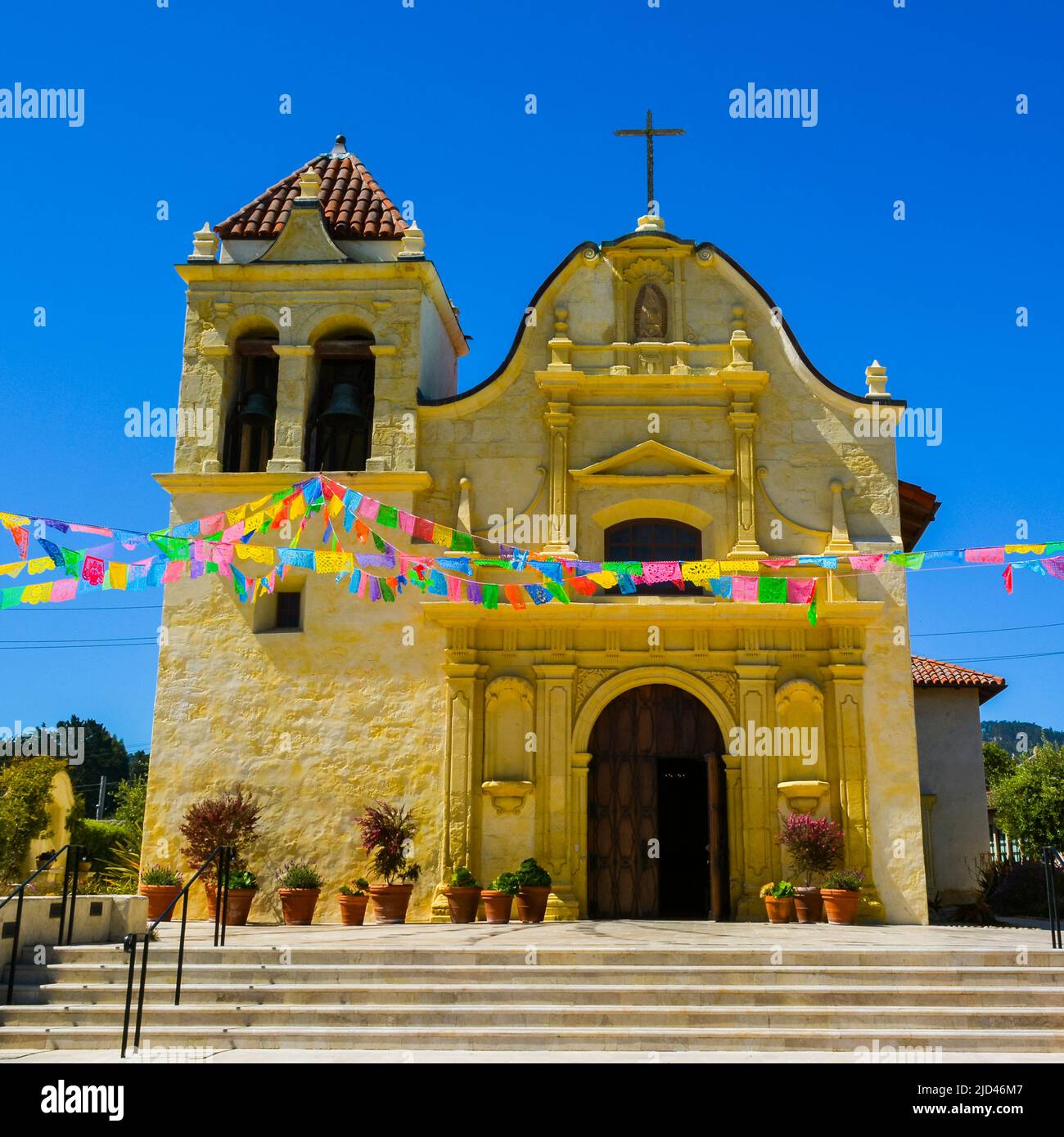 La Catedral de San Carlos Borromeo, también conocida como la Capilla Real Presidio - Monterey, California. Es un monumento histórico nacional de los Estados Unidos. Foto de stock