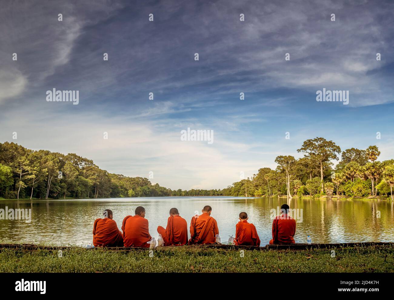 Monjes novatos en Angkor Wat, Siem Reap, Camboya Foto de stock