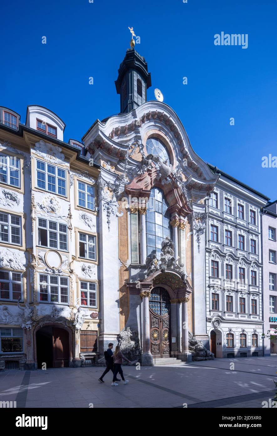 Iglesia de St Johann Nepomuk o Asamkirche, Munich, Alemania Foto de stock