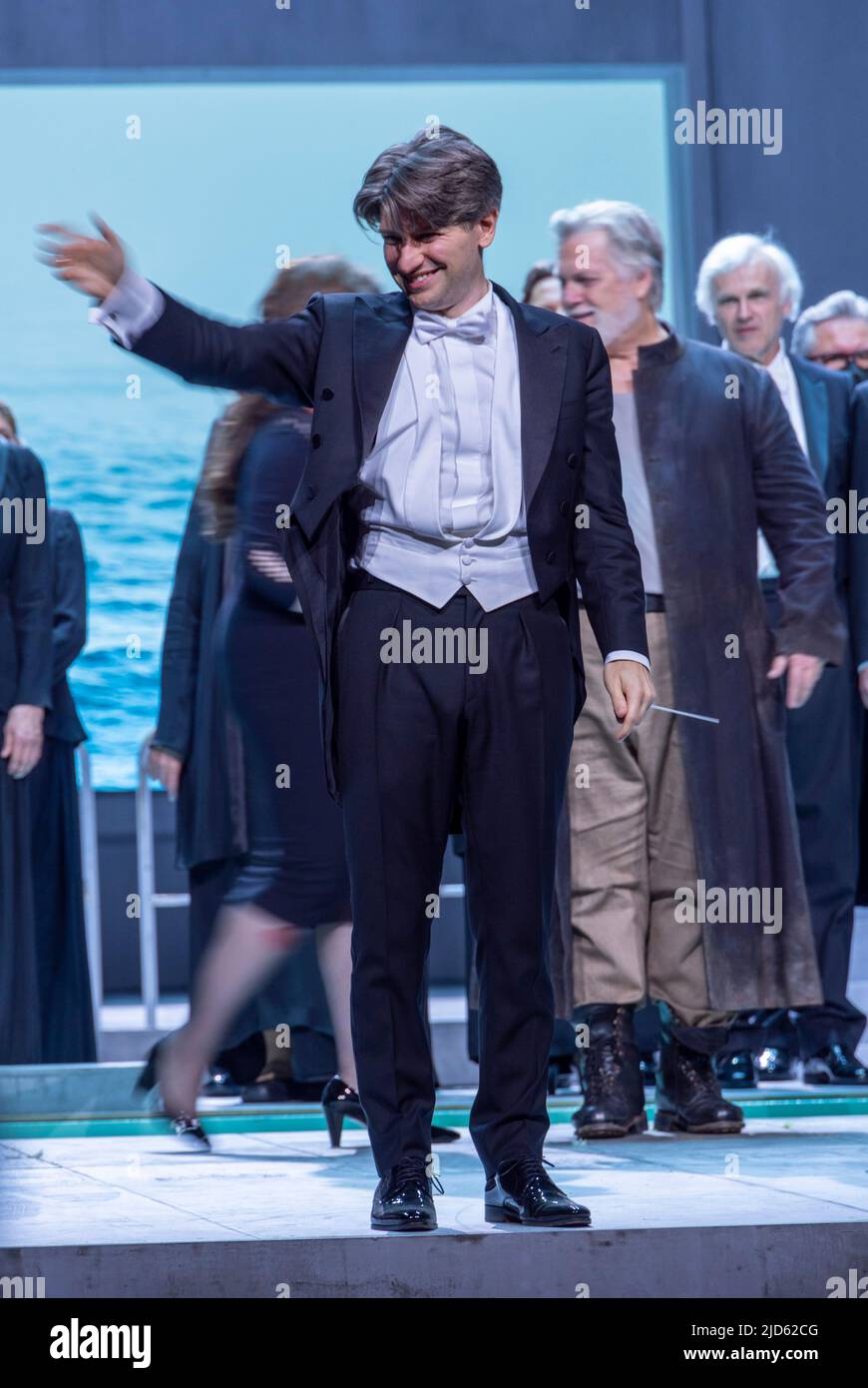 Cortina llamada del director Daniele Rustioni en Les Troyens, Nationaltheater, Munich Opera House, Baviera, Alemania. Foto de stock