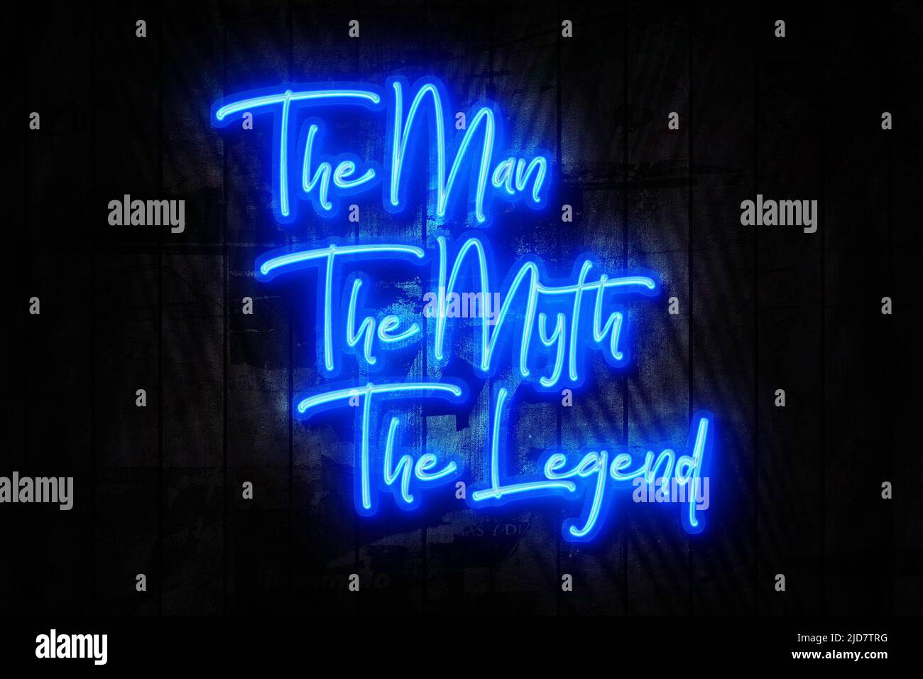 El hombre, mito, leyenda, signo de neón azul en una pared de madera oscura Foto de stock