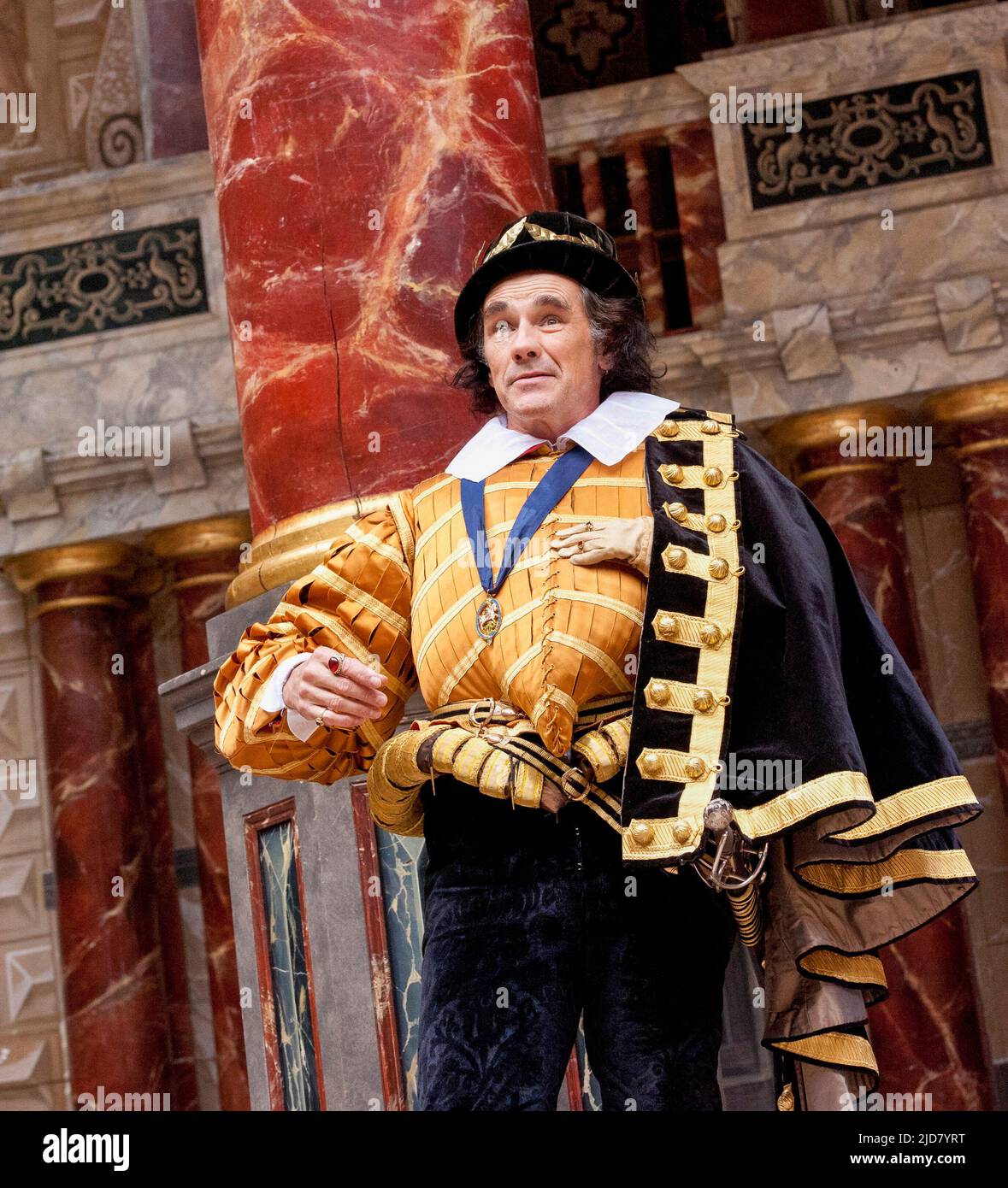 Mark Rylance (Richard III) en RICHARD III por Shakespeare en Shakespeare's Globe, Londres SE1 25/07/2012 DISEÑO: Jenny Tiramani director: Tim Carroll Foto de stock