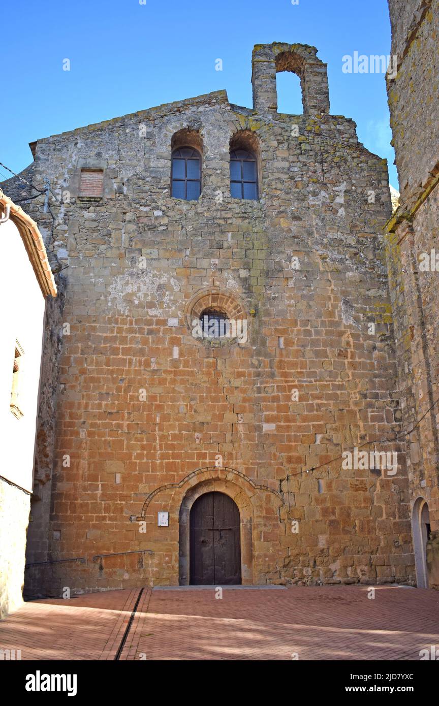 Iglesia de Sant Julià en Corçà, Girona Cataluña España Foto de stock