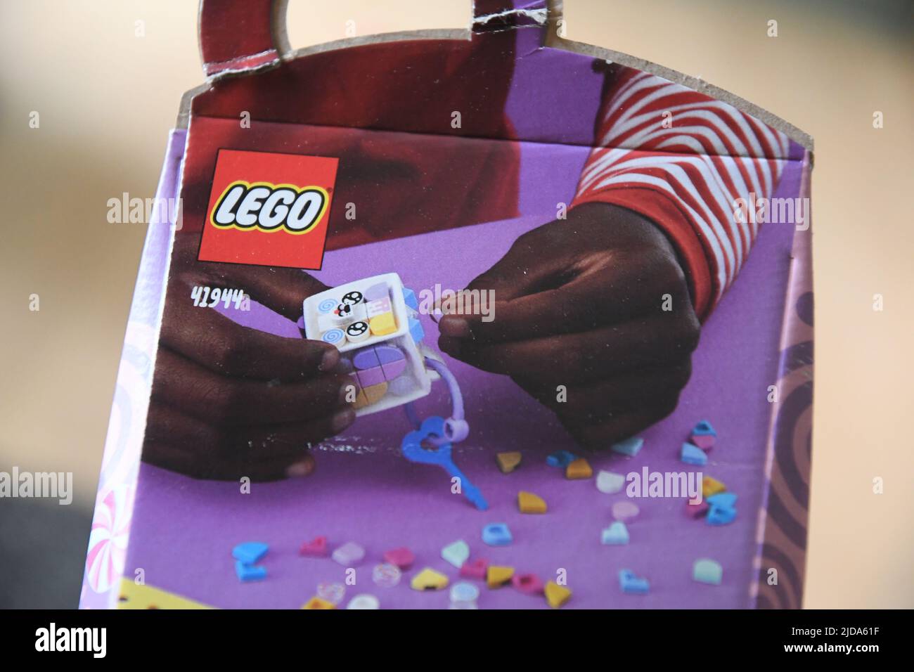 Copenhague /Dinamarca/19 de junio de 2022/Lego dots bracellet y bag tag bg en Copenhague, Dinamarca. (Foto..Francis Joseph Dean/Deanpictures). Foto de stock