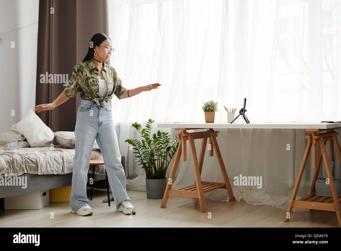Teen girl selfie bedroom fotografías e imágenes de alta resolución - Página 2 imagen