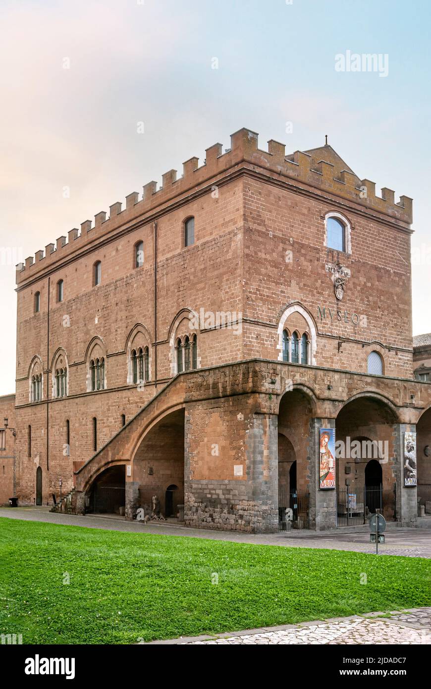 Museo Emilio Greco en la Piazza del Duomo, Orvieto, Umbría, Italia Foto de stock