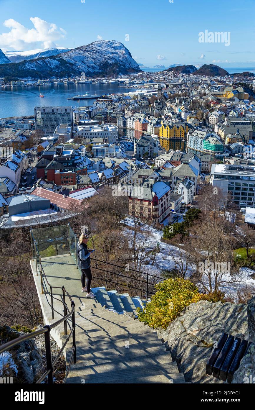 Ciudad de Alesund mirador pasos Noruega Norte de Europa Foto de stock
