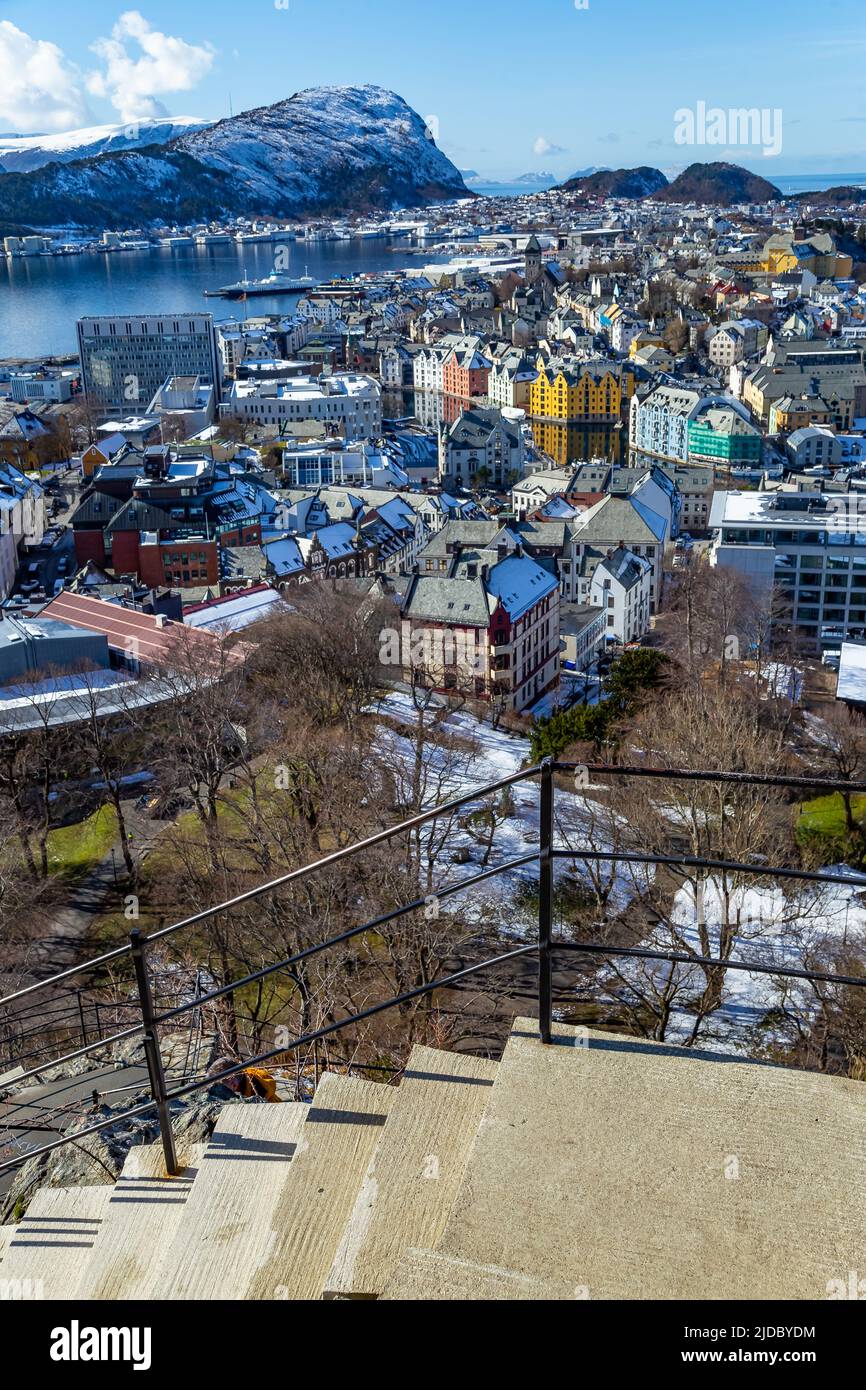 Ciudad de Alesund mirador pasos Noruega Norte de Europa Foto de stock