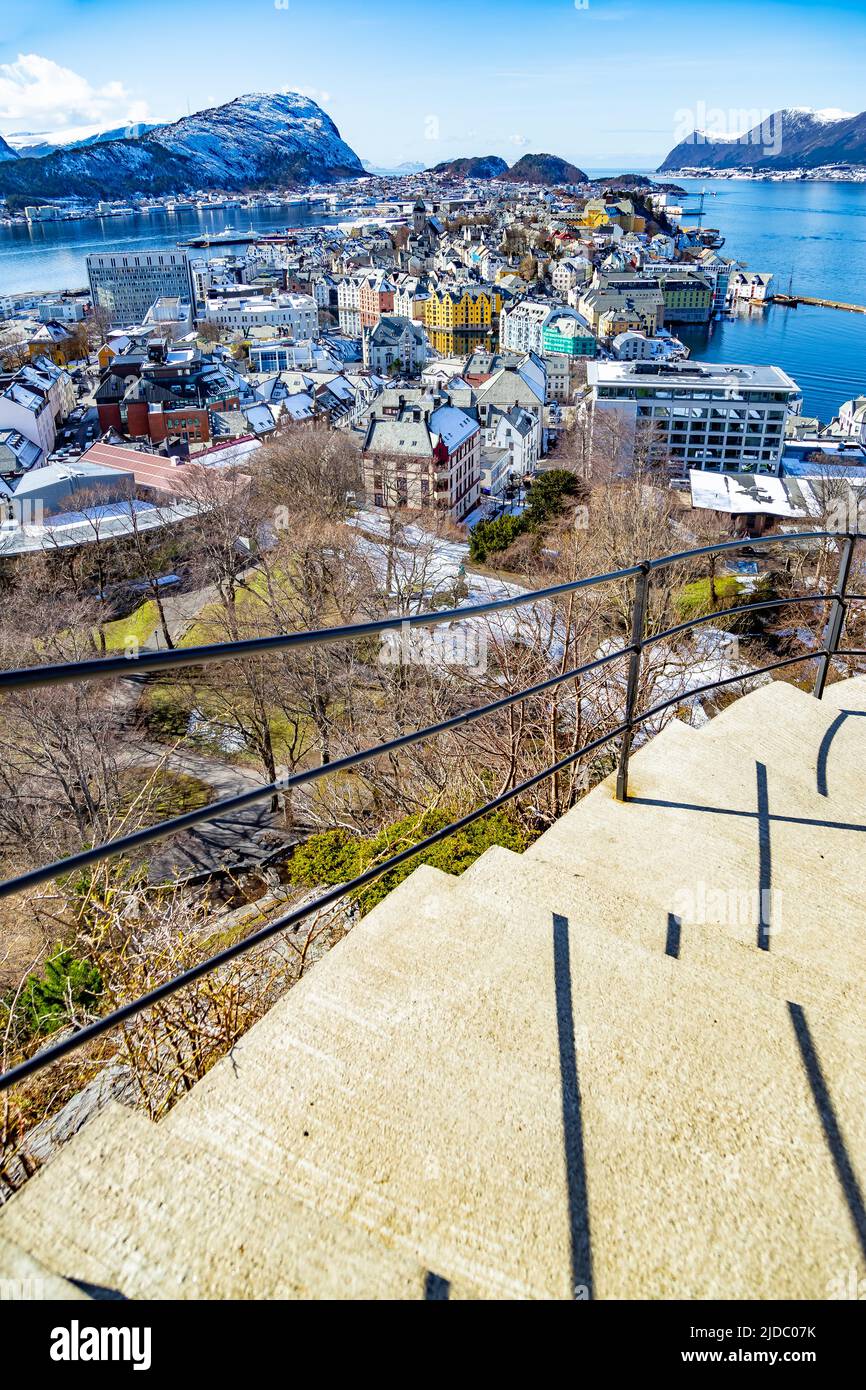 Ciudad de Alesund mirador pasos Noruega Norte de Europa Foto de stock