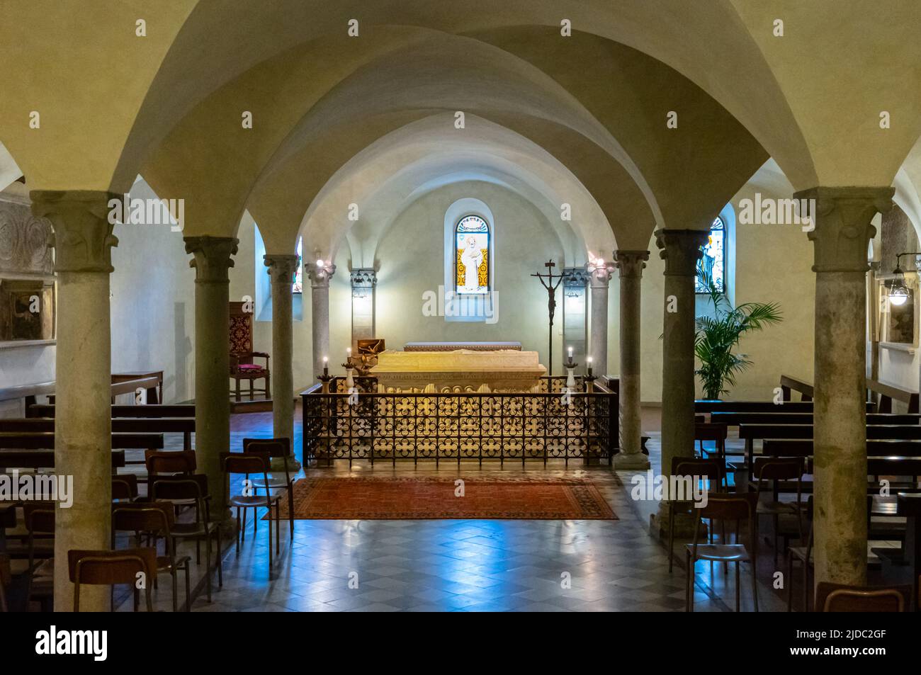 Bobbio, Italia - 24 de mayo de 2018: La cripta de la Abadía de San Colombano Foto de stock