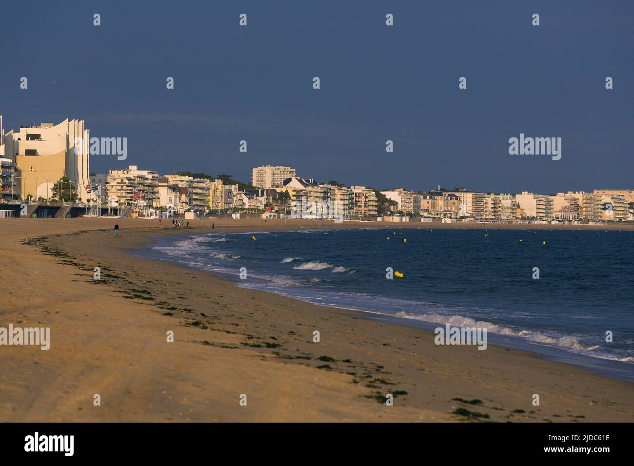 Francia; Loira Atlántico, La Baule, la playa, puesta de sol Foto de stock