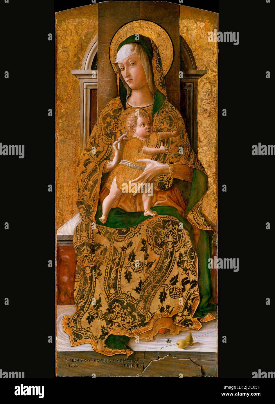 Madonna y el Niño Entronados 1472 por Carlo Crivelli Foto de stock