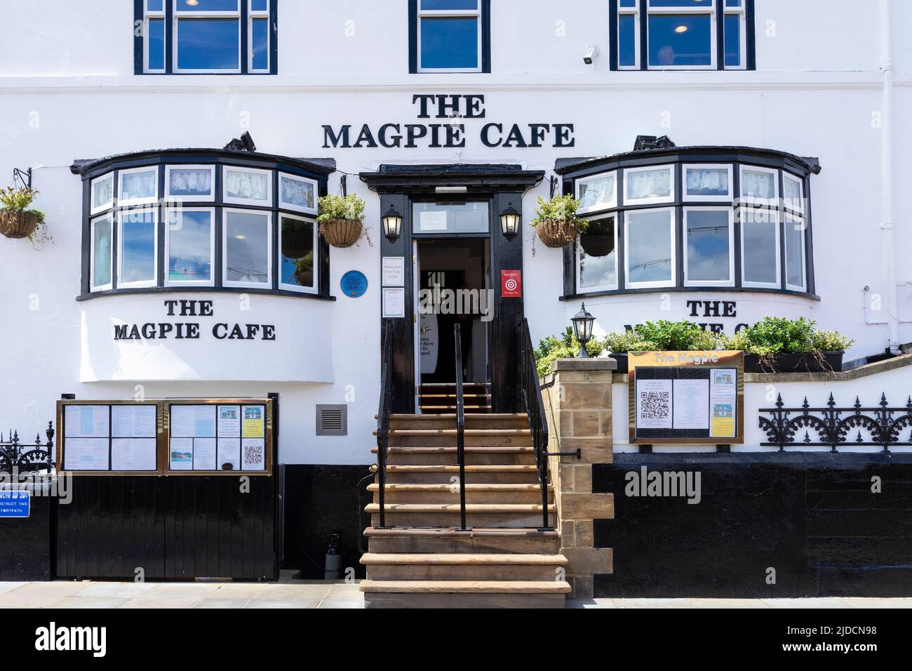 El Magpie Cafe Whitby Yorkshire famoso en todo el mundo por pescado y patatas fritas Whitby North Yorkshire Inglaterra GB Reino Unido Europa Foto de stock