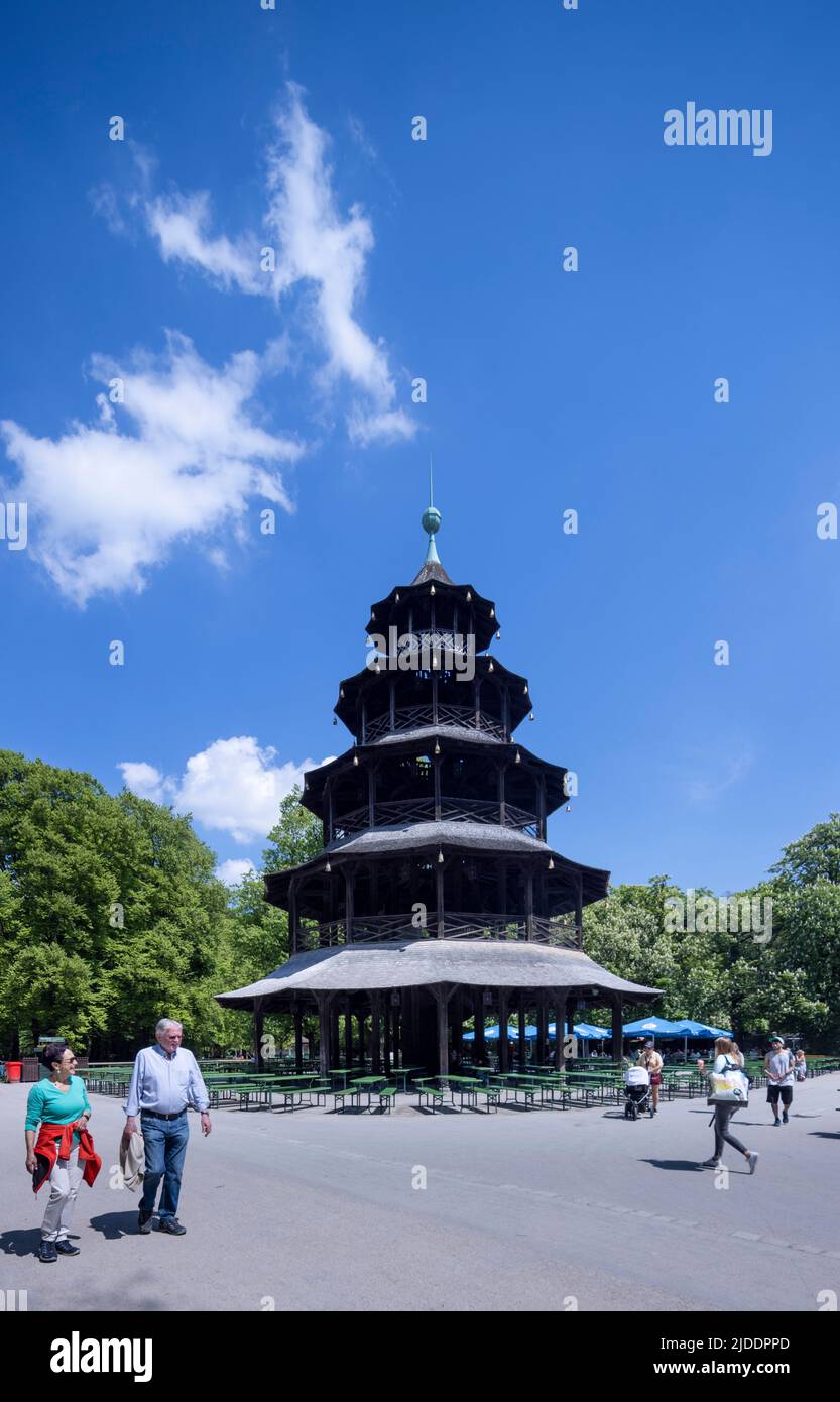 La torre china, Jardín Inglés, Munich, Baviera, Alemania Foto de stock