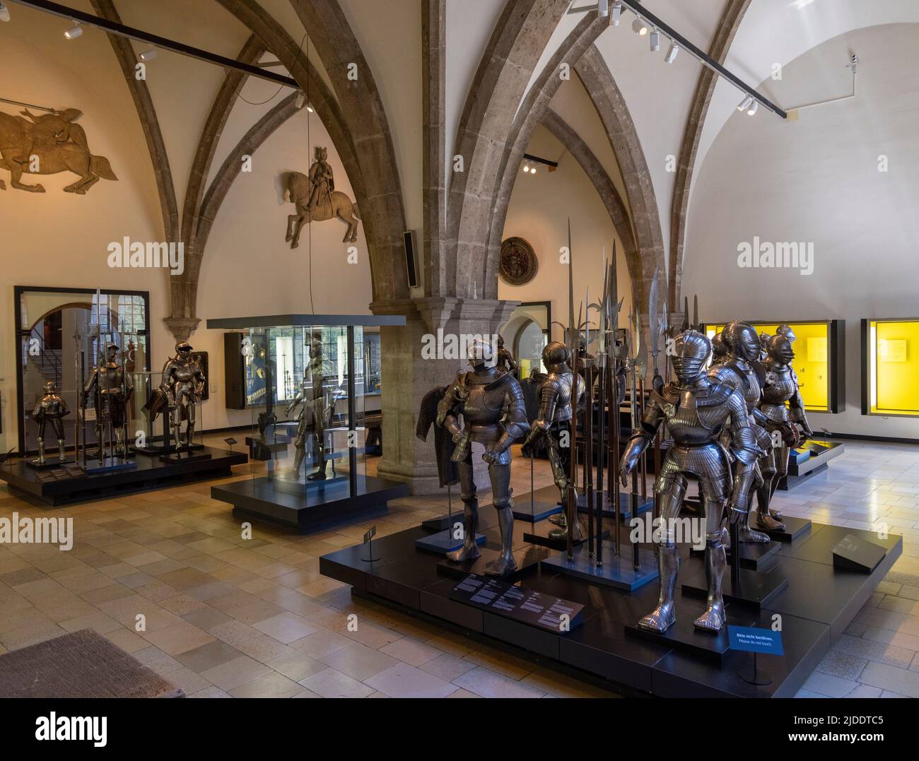 Galería de armas y armaduras, Bayerisches Nationalmuseum, Museo Nacional Bávaro, Munich, Alemania Foto de stock