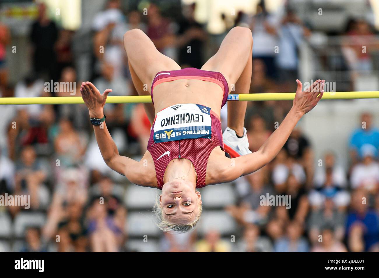 Yuliya (Yulia) Levchenko de Ucrania (salto alto femenino) durante la