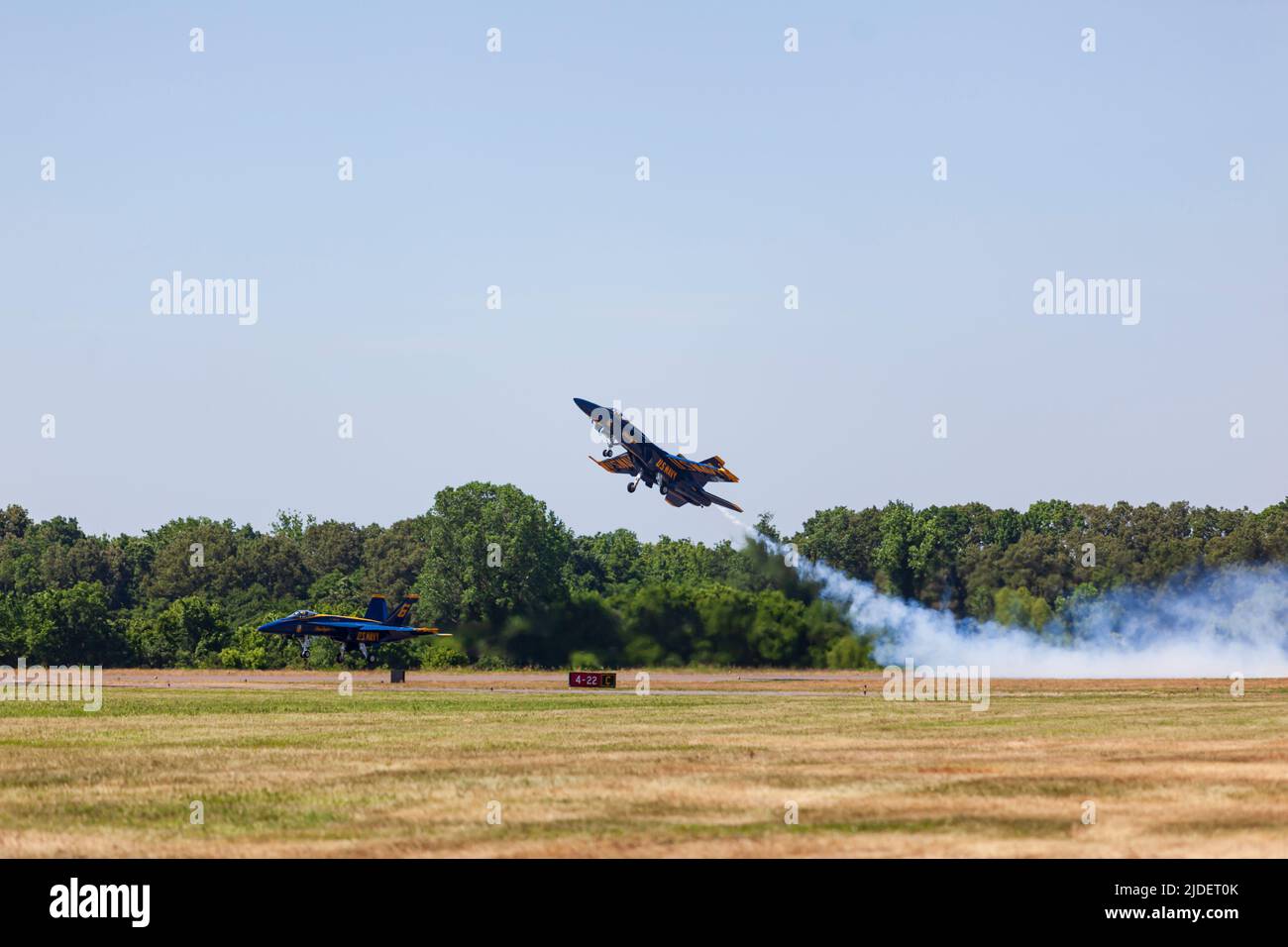 Los Ángeles Azules de la Marina de los Estados Unidos volando el F/A18