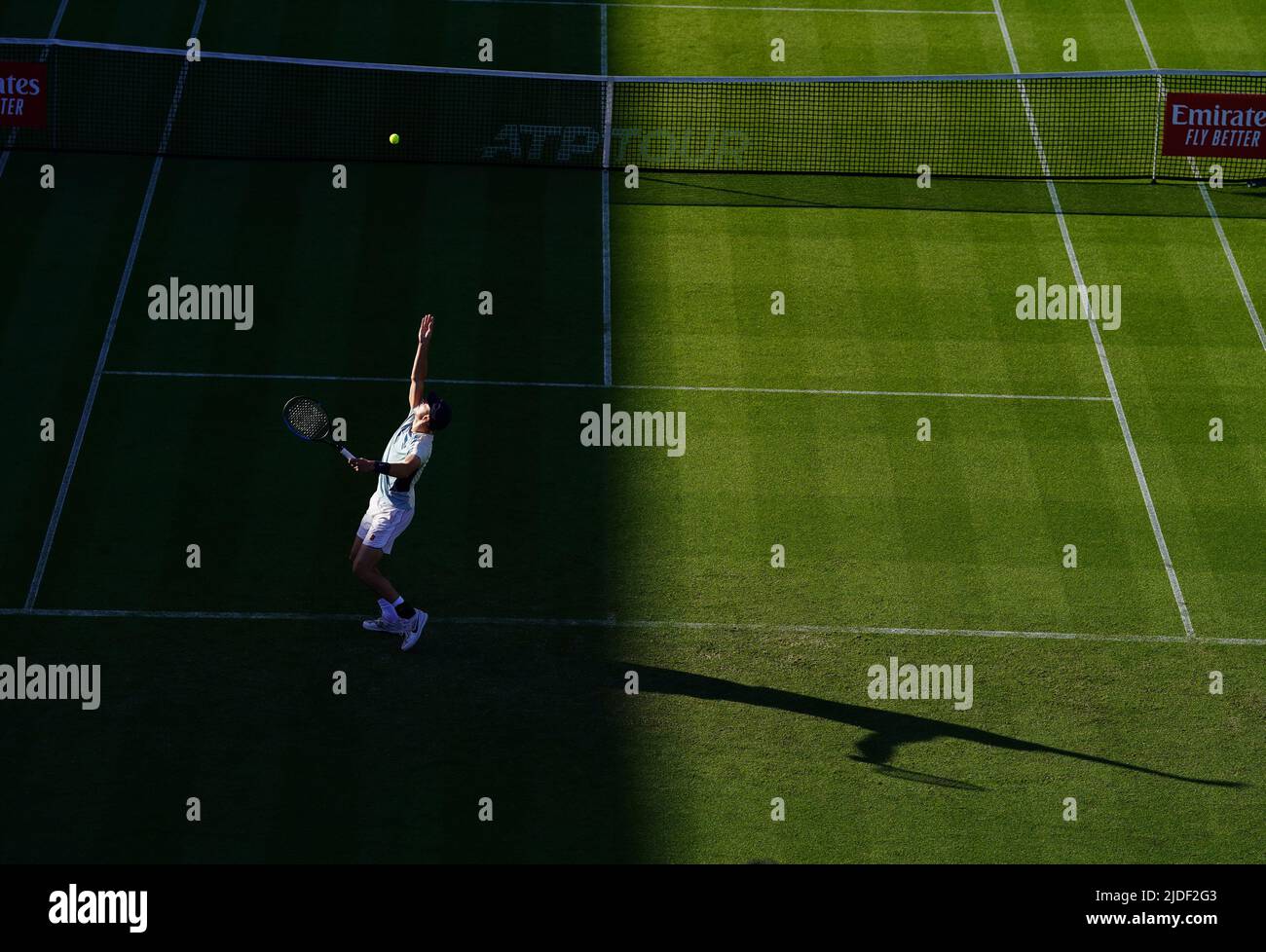 Jack Draper sirve a Jenson Brooksby el tercer día del Rothesay