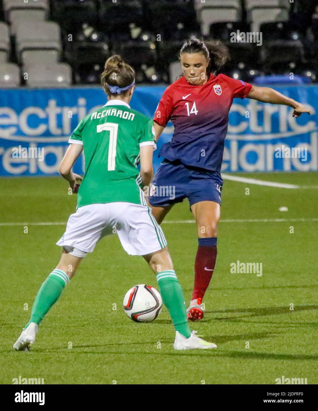 Campeonato Europeo Femenino de la UEFA 2021. 30 de agosto de 2019. Irlanda del Norte 0 Noruega 6 en Seaview, Belfast. Noruega Jugador internacional de fútbol Ingrid Syrstad Engen Noruega (14) . Foto de stock