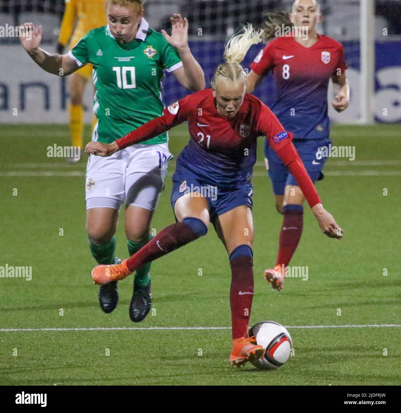 Campeonato Europeo Femenino de la UEFA 2021. 30 de agosto de 2019. Irlanda del Norte 0 Noruega 6 en Seaview, Belfast. Noruega Jugador de fútbol de la Internacional de Mujeres Karina Saevik Noruega (21). Foto de stock