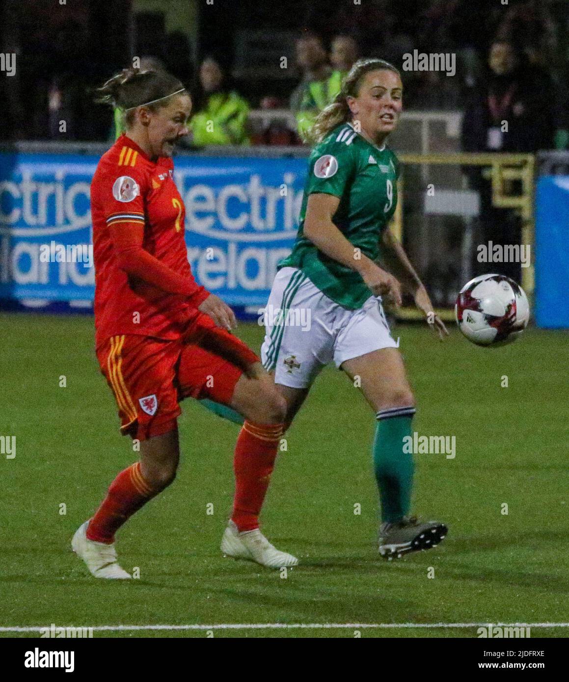 Campeonato Europeo Femenino de la UEFA 2021. 12 Nov 2019. Irlanda del Norte 0 Gales 0 en Seaview, Belfast. Irlanda del Norte Jugador de fútbol de la Internacional de Mujeres Simone Magill Irlanda del Norte (9). Foto de stock
