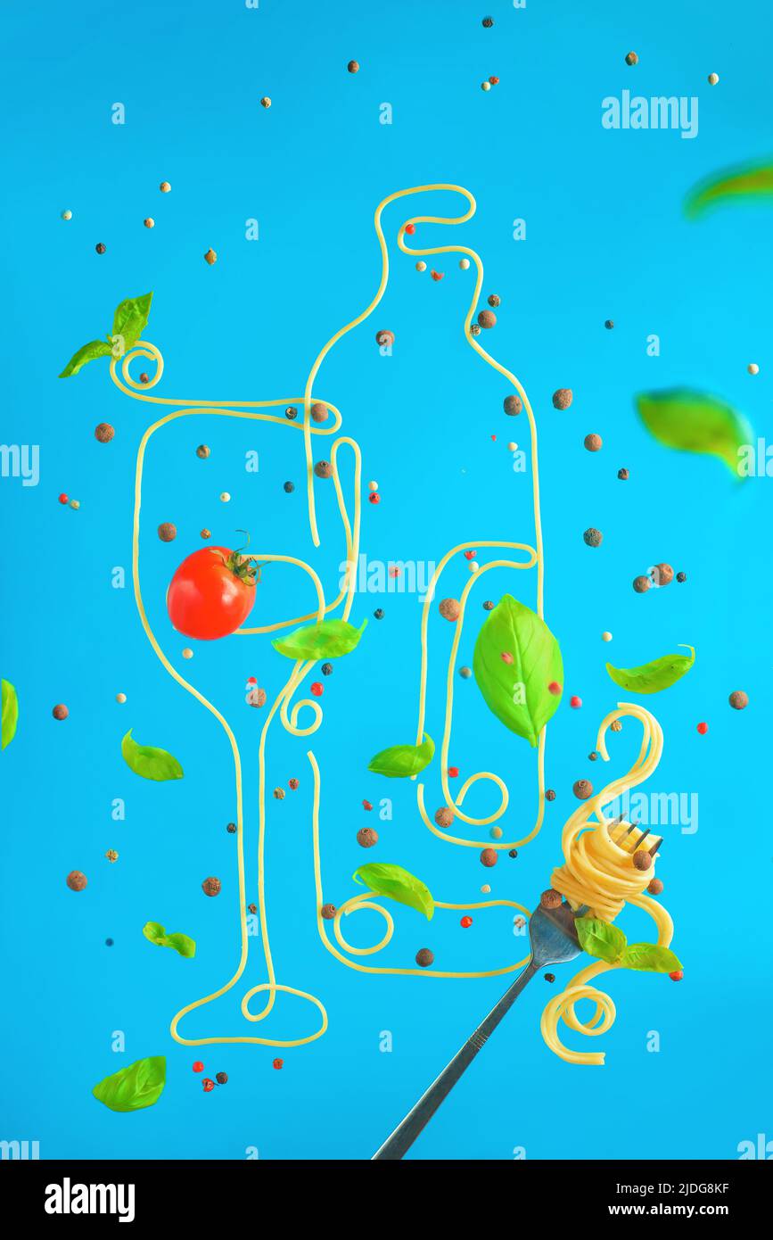 Dibujo de pasta, botella de vino y vaso de espagueti, hojas de albahaca y tomates Foto de stock