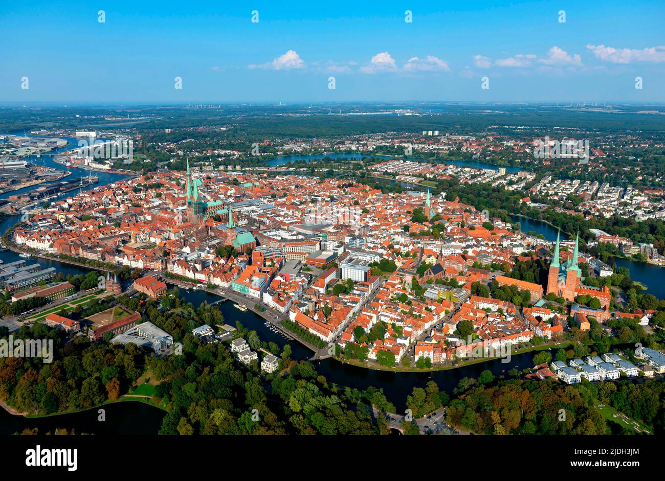 Casco antiguo de Lubeck, vista aérea, 08/31/2019, Alemania, Schleswig-Holstein, Lübeck Foto de stock