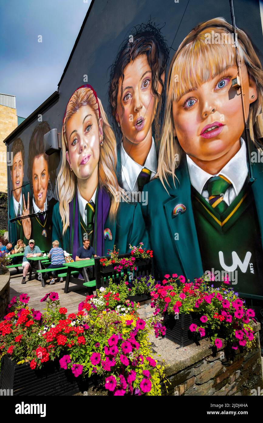 El Derry Girls Mural en Derry City, Irlanda del Norte Foto de stock