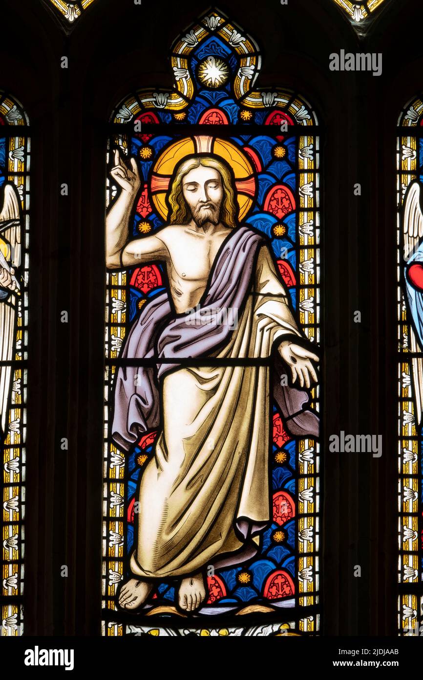 Un vitral de Cristo en la iglesia de St Mary's Dennington, Suffolk Foto de stock