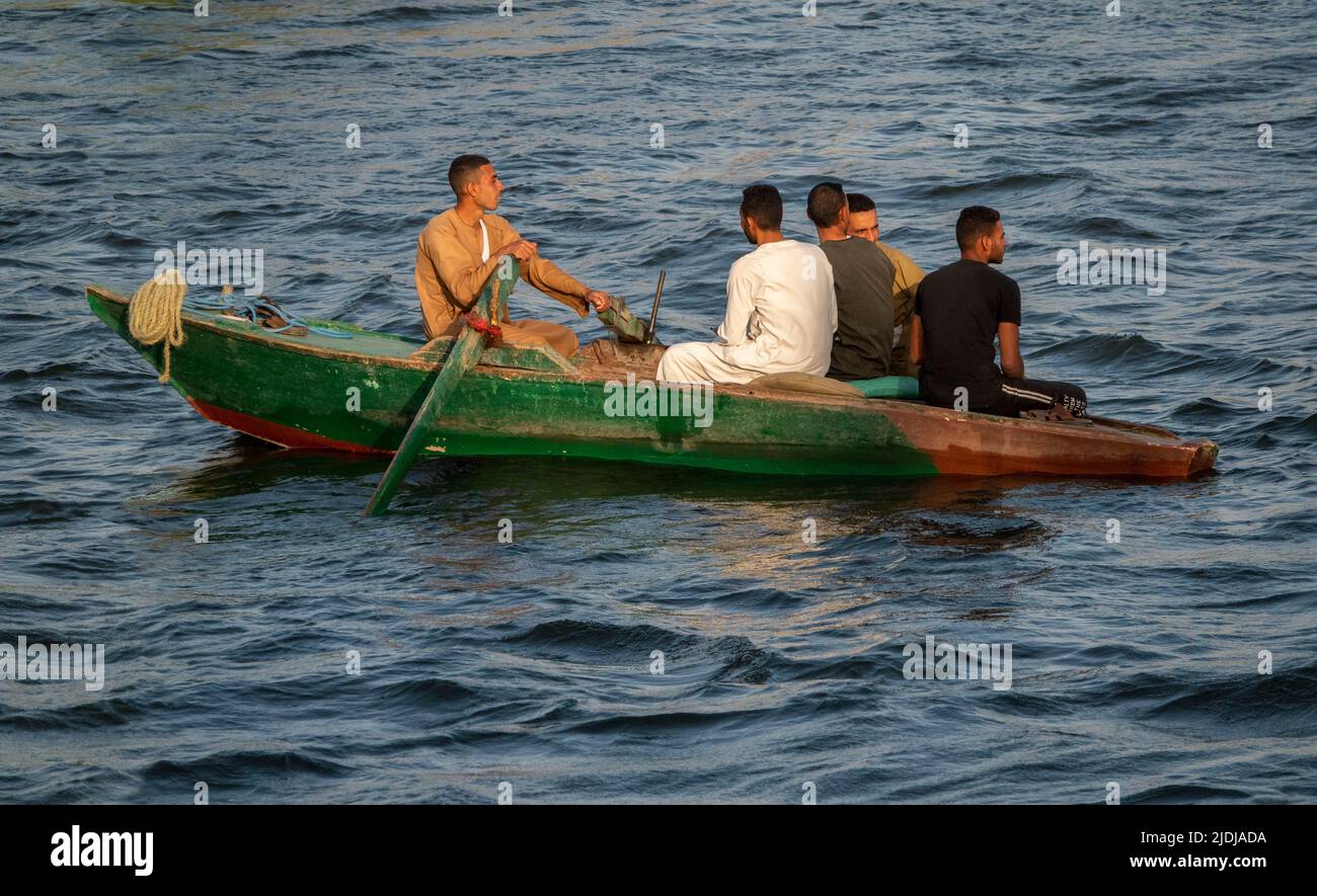 Pescadores del río Nilo, Egipto Foto de stock