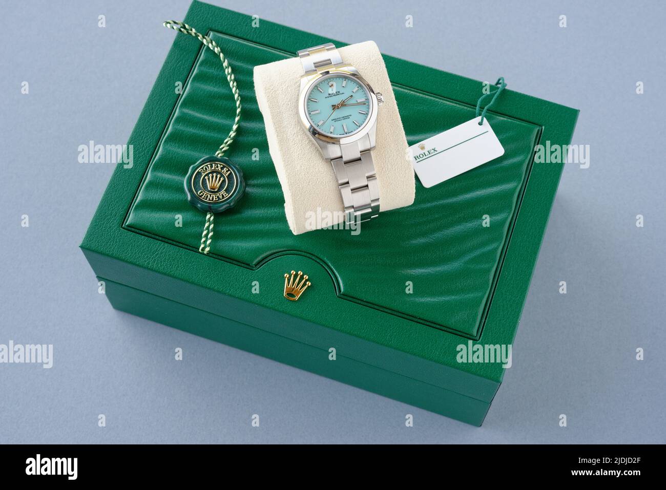 Rolex Oyster Perpetuo, cronómetro superlativo certificado oficialmente. Tiffany Turquesa Cara azul. Foto de stock