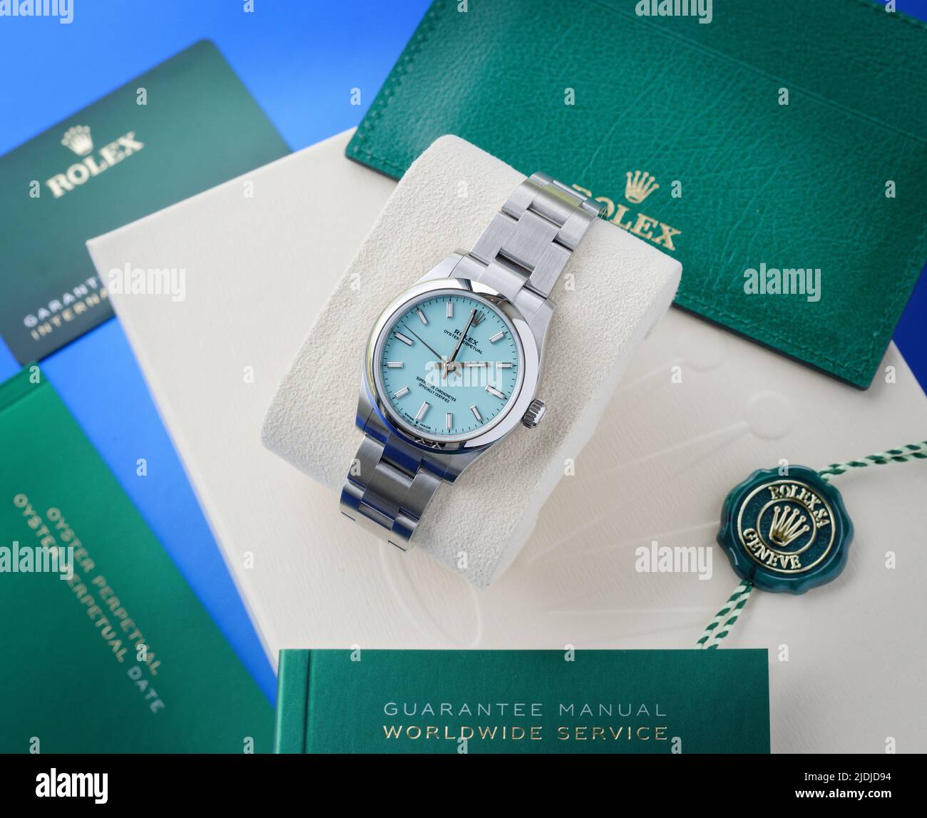 Rolex Oyster Perpetuo, cronómetro superlativo certificado oficialmente. Tiffany Turquesa Cara azul. Foto de stock