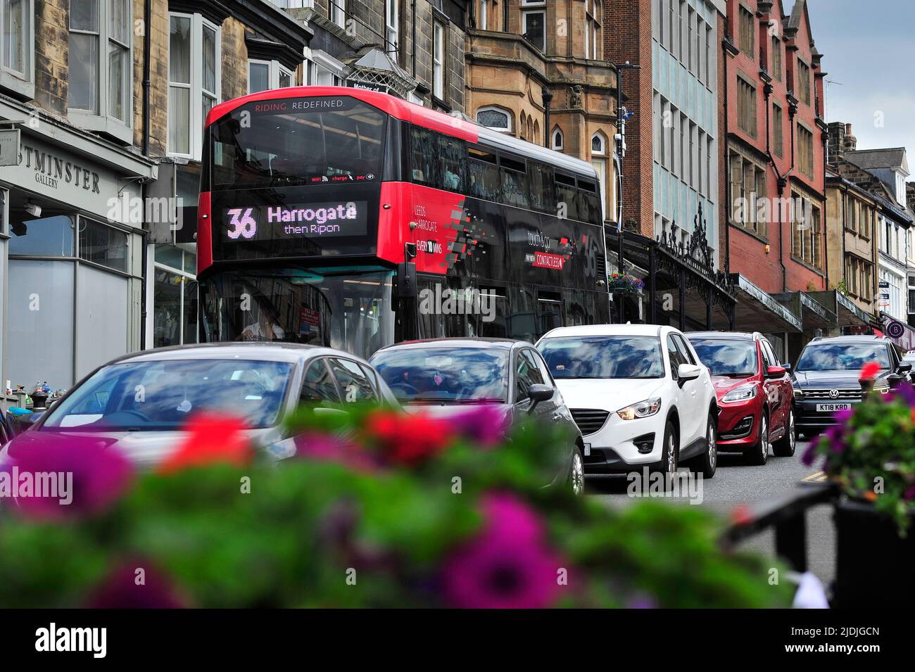 Escena de la calle Harrogate North Yorkshire Inglaterra Reino Unido Foto de stock