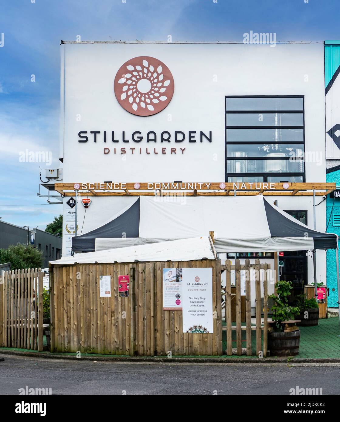 Destilería Stillgarden, Goldenbridge Estate, Tyrconnell Road, Inchicore, Dublín, Irlanda, una destilería independiente, Foto de stock