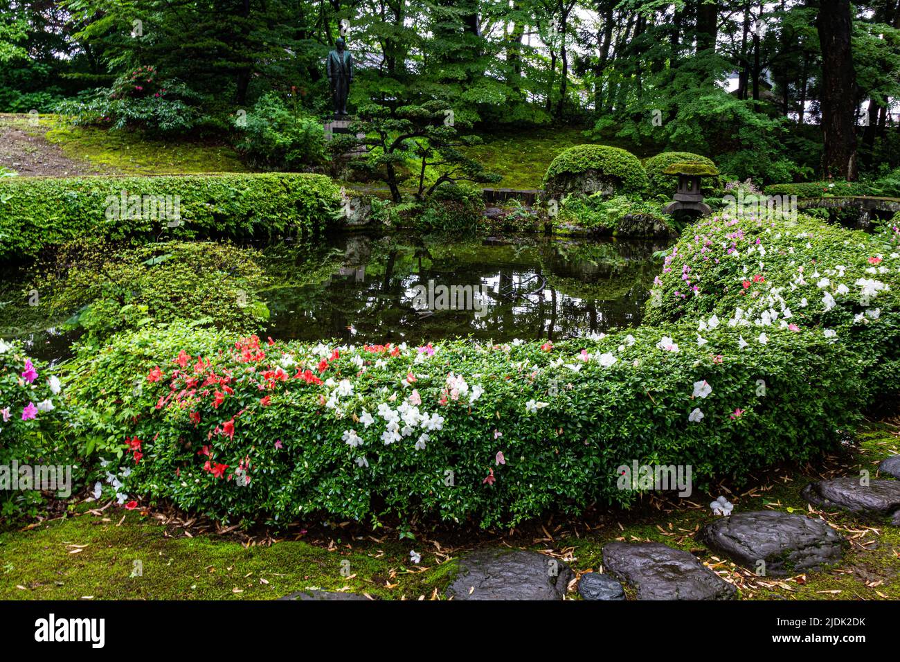 Unrei-an es un jardín japonés que se encuentra dentro del complejo de la destilería de sake de Aizu Homare Shuzo. El jardín fue creado durante el período Showa. Este g Foto de stock