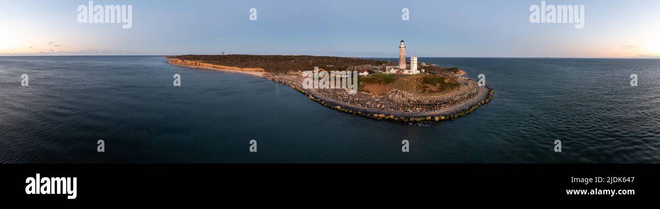 Montauk Lighthouse y la playa al amanecer, Long Island, Nueva York, Estados Unidos. Foto de stock