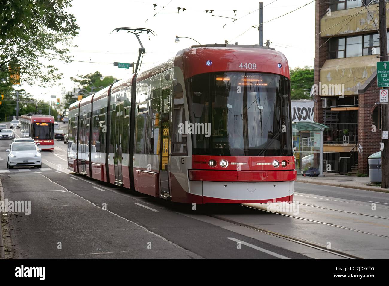 Tranvía público al aire libre de Toronto rojo blanco Foto de stock