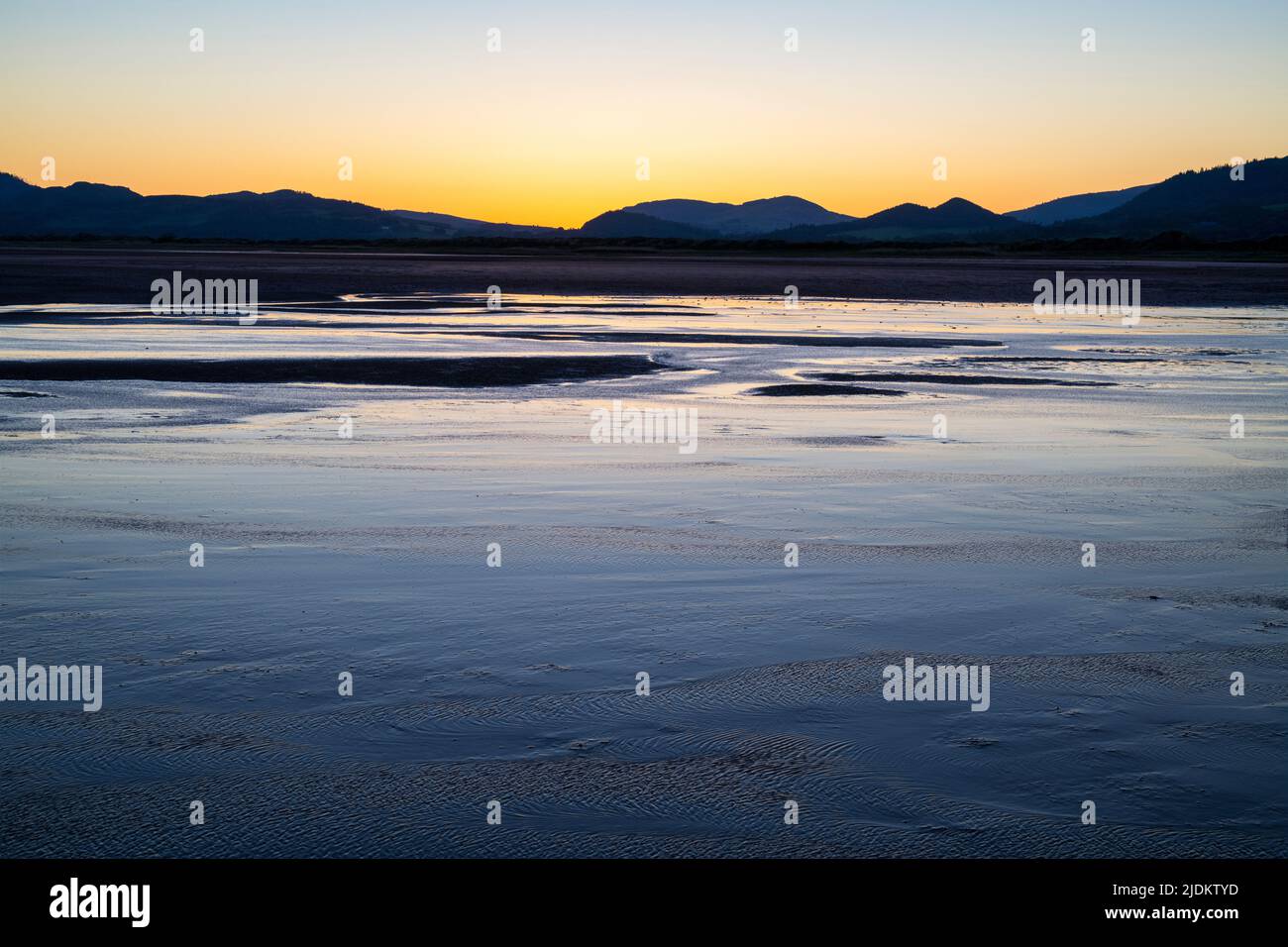 Atardecer de verano en Southerness Beach, Dumfries y Galloway, Escocia Foto de stock