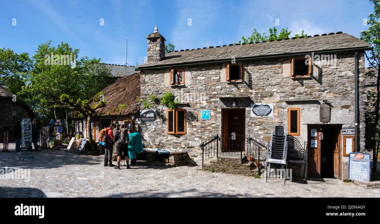 España, Galicia, O Cebreiro. Casa Navarro, Alojamiento disponible para excursionistas. Foto de stock