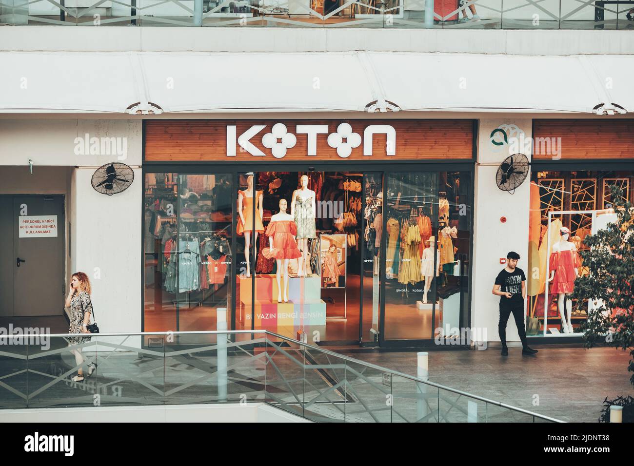 Koton turkey turkish shop fotografías e imágenes de alta resolución - Alamy